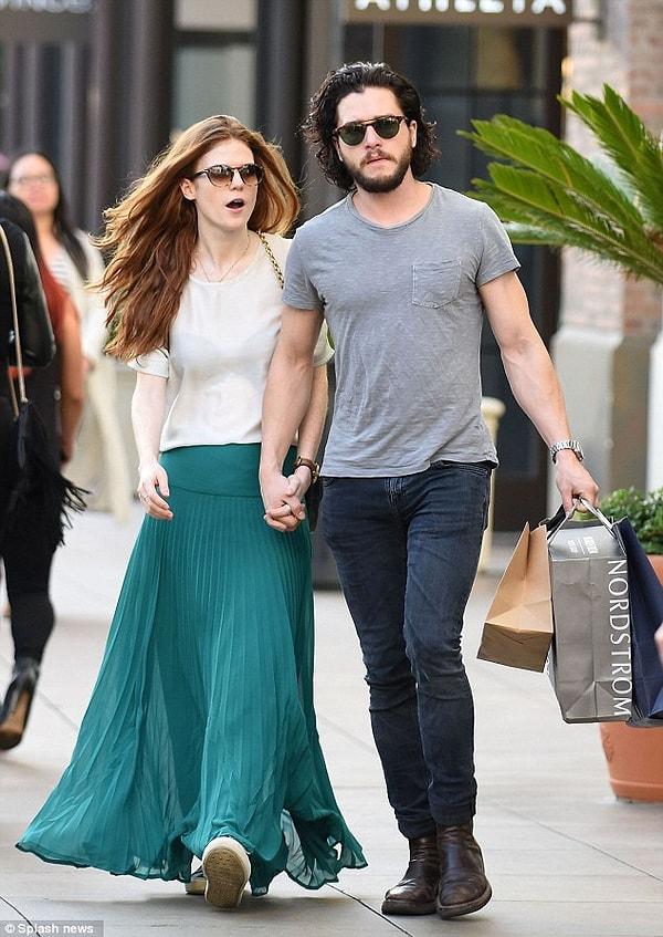 Game of Thrones'da canlandırdıkları sevgili rolü sonrası Kit Harrington ve Rose Leslie, 2012 yılında sevgili olmaya başladılar.