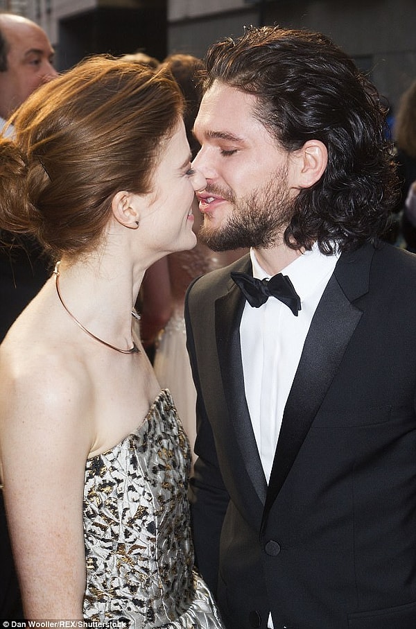 2. По словам источника, Харрингтон уже давно собирался жениться на Лесли, но сперва хотел обзавестись общим домом и бытом.