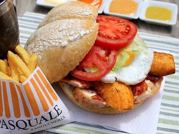 10. США. Это единственная неевропейская страна, вошедшая в десятку. Штаты занимают 9 место по уровню ожирения: им страдает 35% населения.