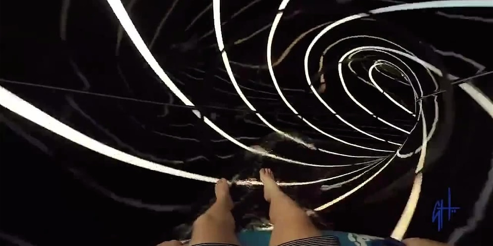 Удивительная психоделическая водная горка на борту круизного лайнера