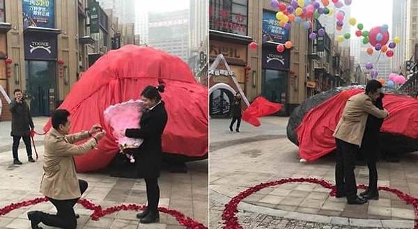 8. А вот молодой человек делает предложение своей любимой с помощью громадного метеорита весом в 33 тоны.