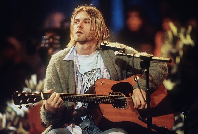 5. Neil Young, Kurt Cobain’in intihar notunda kendi sözü olan “Kül olup gitmektense, yanıp sönmek daha iyidir”e yer verdiğini öğrendiğinde kelimenin tam anlamıyla kahrolmuş.