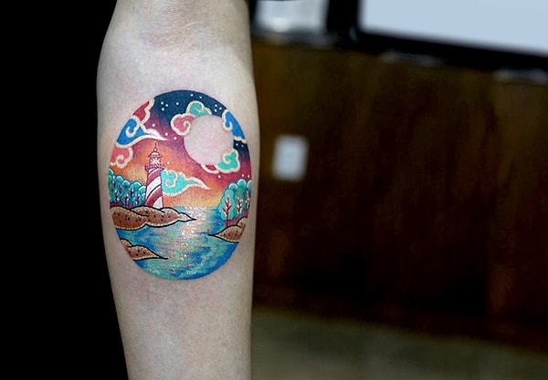 5. Художник смешивает несочетаемые стили традиций восточной эстетики со старинными американскими мотивами и культовыми художественными произведениями таких мастеров, как Магритт, Климт и Микеланджело.