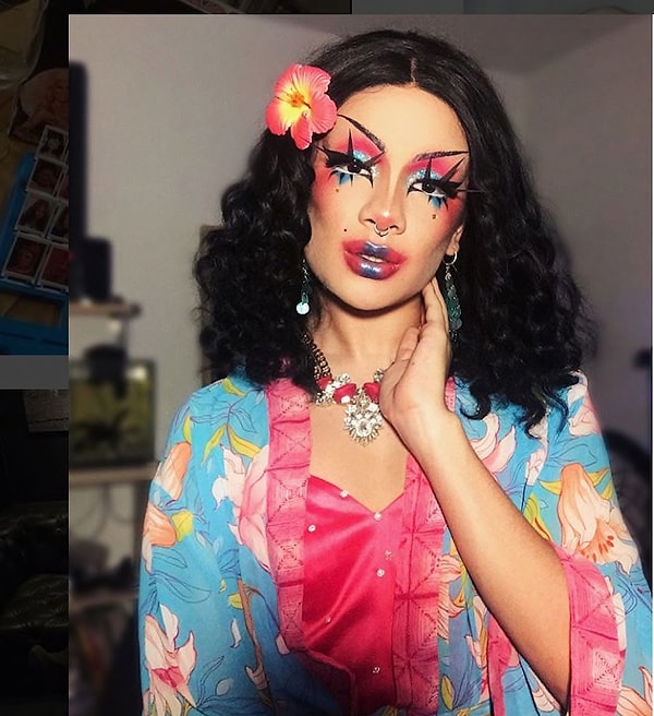 4. Впрочем, это не первый случай того, как люди закрашивают собственные брови.