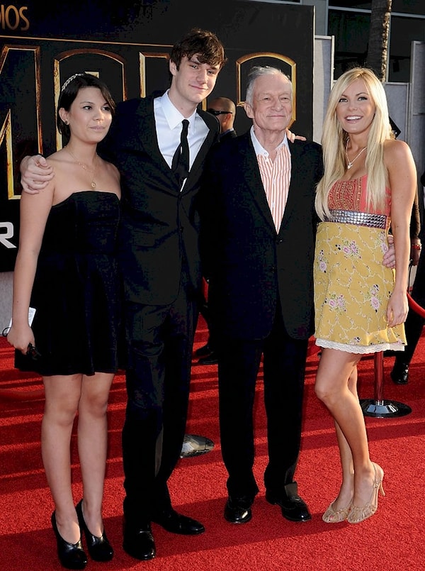 1. У него были дюжины любовниц, но женился Хью трижды, и у него есть четверо детей от этих женщин.