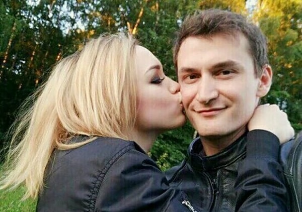 1. 18-летняя Диана выйдет замуж за 29-летнего оператора Первого канала Андрея Шлягина 5 октября.