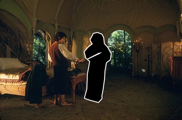 8. Рядом с Фродо стоял(-а)...