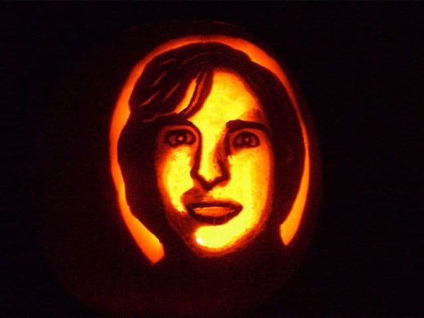 6. Кто эта знаменитость?