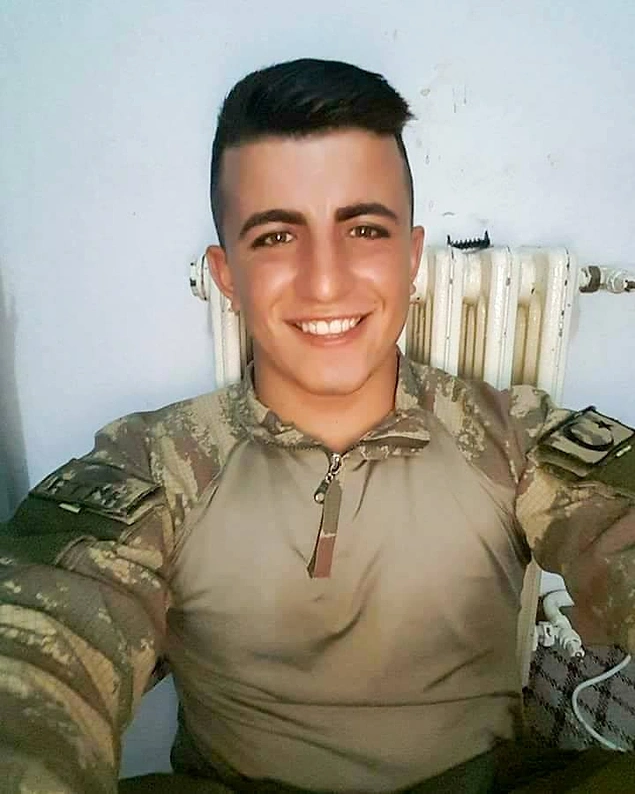 21 yaşındaki Jandarma Uzman Onbaşı Mehmet Kızılca, Silvan'daki terör saldırısında 3 Ekim'de şehit oldu.