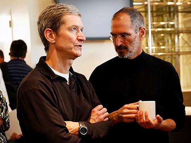 Yine 1998'de Jobs, Apple'ın dünya çapındaki operasyonlarına başkanlık etmek için Tim Cook adlı bir yöneticiyi işe aldı.
