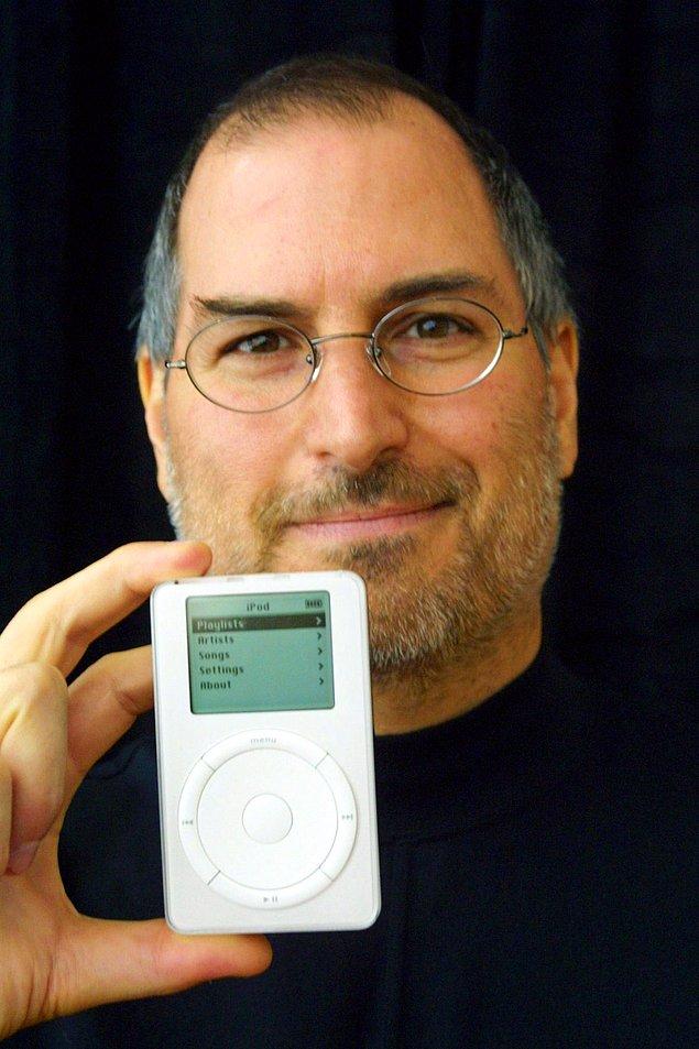 Ekimde Jobs'ın Apple'ı,Mac'ten sonraki ilk büyük adımını iPod'larla atacaktı. Bu cihaz "Cebinizdeki 1000 şarkı" sloganıyla tanıtılan dijital bir müzikçalardı.