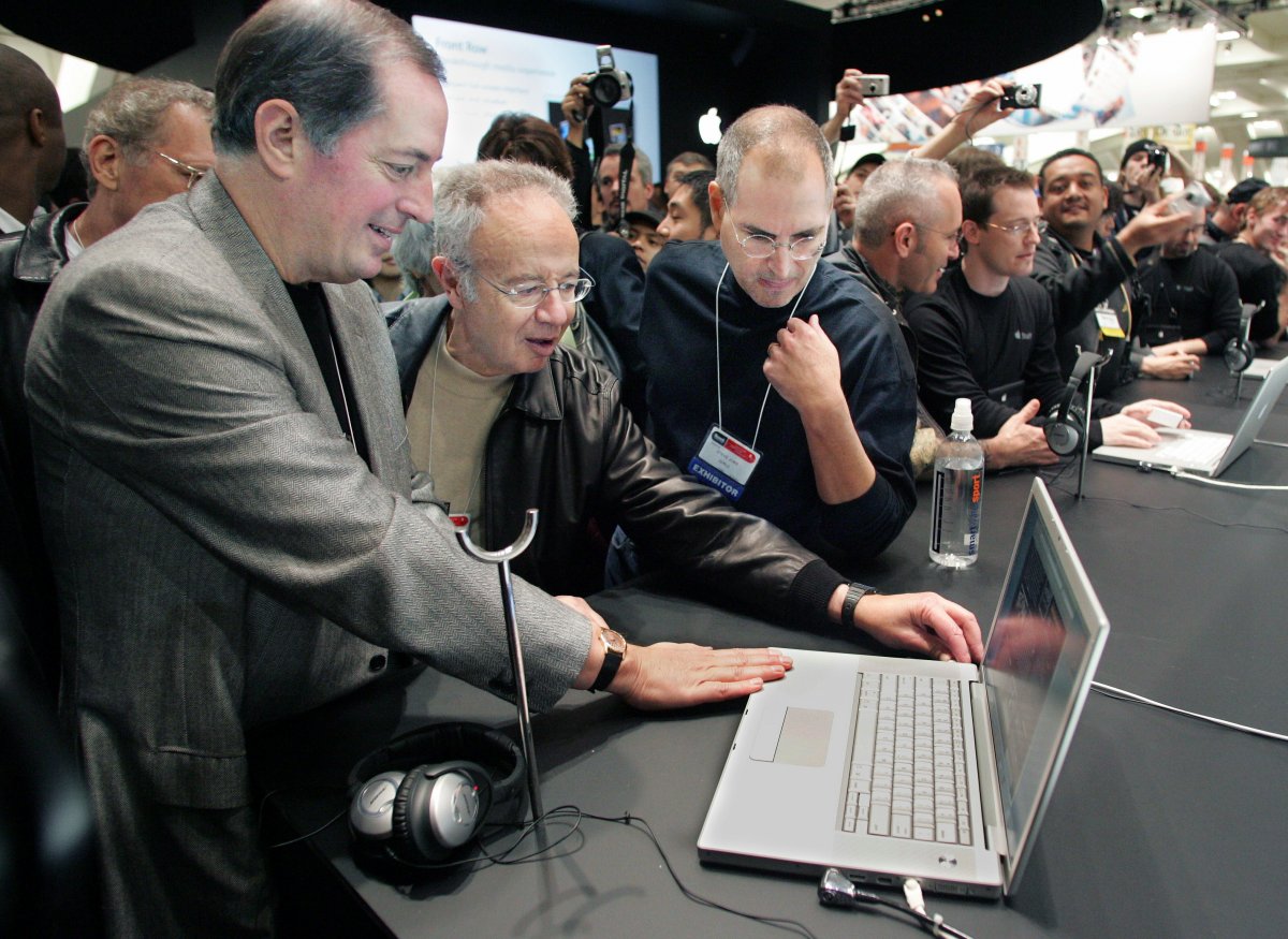 Batmak Üzere Olan Şirketi Dünyanın Hakimi Haline Getiren Bir Deha: Ölümünün 6. Yılında Steve Jobs 58