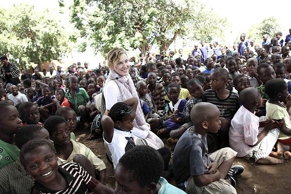 Madonna özellikle kız çocuklarına eğitim ve sağlık imkanları sunmak adına 2006 yılında Raising Malawi'yi kurdu.