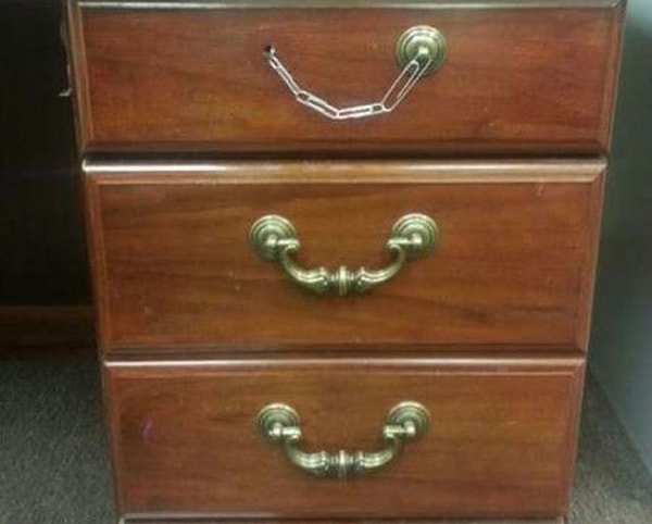 10. Зачем покупать новую тумбочку, если можно починить старую?