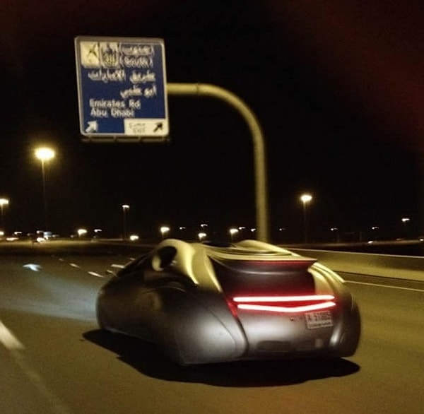 3. Кажется, в Дубае есть машина времени. Иначе как объяснить то, что у них по дорогам разъезжают космические корабли?