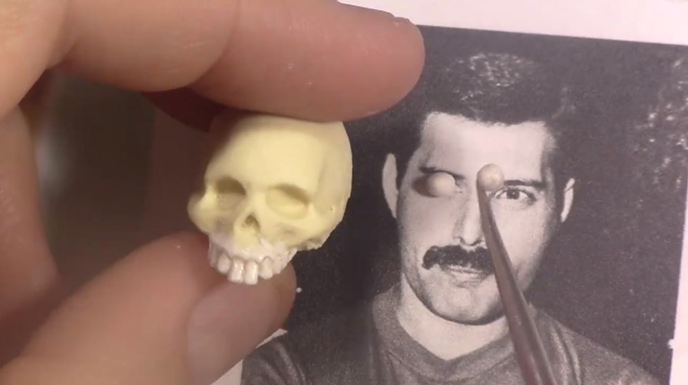 Yetenekli Sanatçıdan Minyatür Freddie Mercury Heykeli Yapılışı