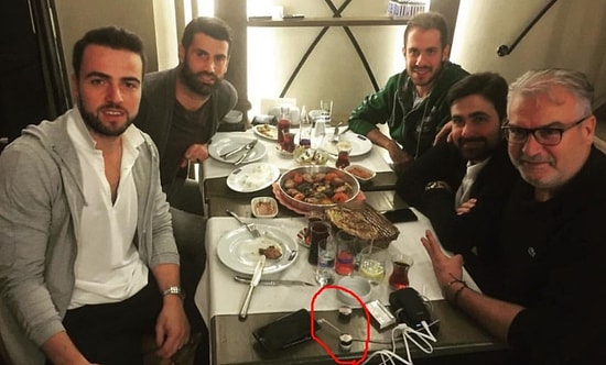 Volkan Demirel ve Melih Mahmutoğlu'nun İçtikleri Rakıyı Gizlemesi Dikkatli Gözlerden Kaçmadı