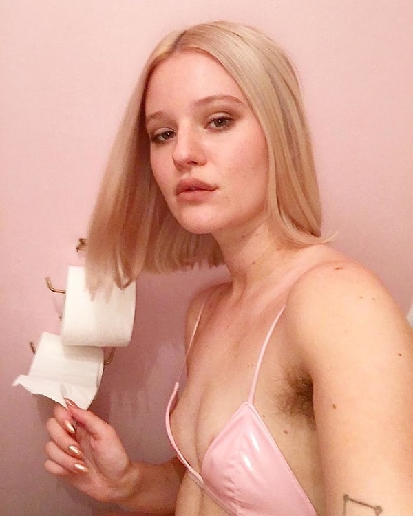 4. Также на теле Арвиды была замечена обильная "растительность" в области подмышек 🤔