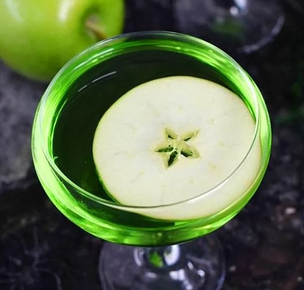 6. Коктейль "Отравленное яблоко"