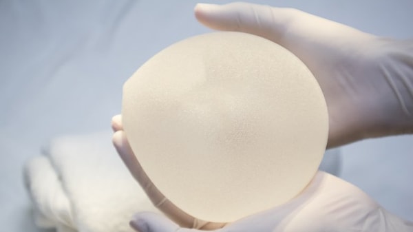 7. Грудные импланты, наполненные героином