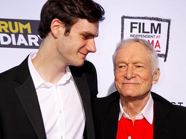 Купер потерял отца, однако "Playboy", похоже, не останется без руководителя!