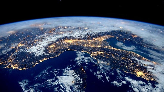 Astronomlar Uzayın Derinliklerinde Dünya’nın Milyarlarca Yıl Önceki Halini Gördüler!