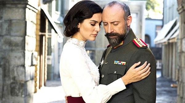 Uzun bir aradan sonra geçen sezon "Vatanım Sensin" dizisiyle yeniden başrolü paylaşan ikili Azize Hemşire ve Albay Cevdet'le fırtınalar estiriyor desek yeridir. ❤️