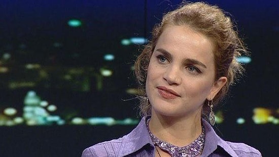 Tuğçe Kazaz Bu Sefer Uluslararası İlişkilere El Attı: 'Doları Yasaklayalım'