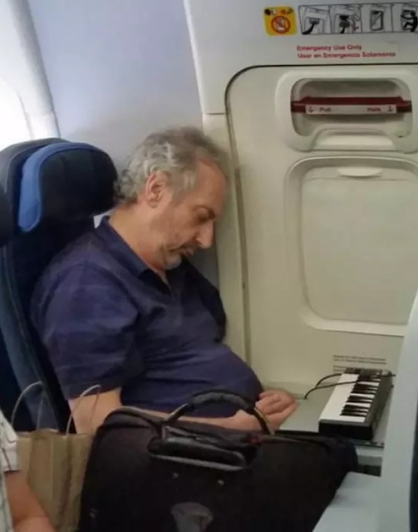 13. Музыку заказывали? Сейчас, только музыканта разбудим 😂