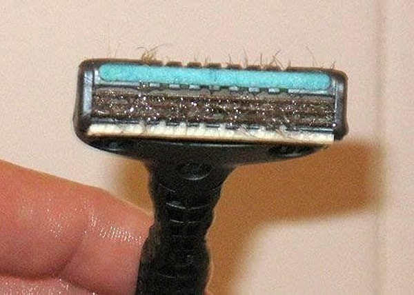 8. Пользоваться бритвенным станком годовой давности