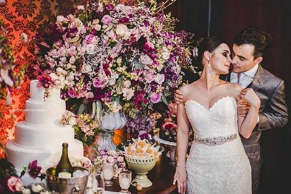 1. Марилия и Матеус Пьерони проводили свадебную церемонию на открытом воздухе в Сан-Паулу, Бразилия.