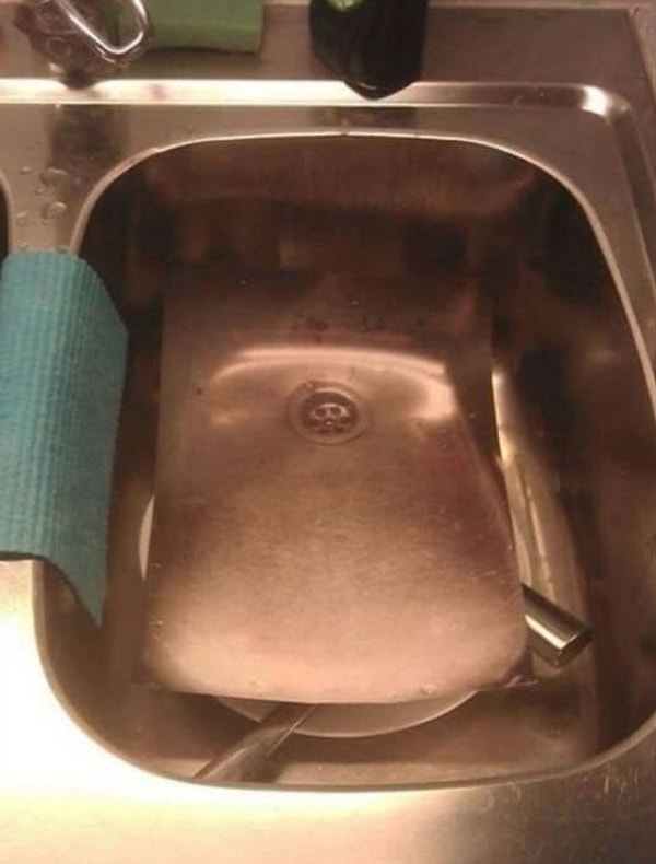 12. "Шла вторая неделя, кажется, они начали что-то замечать"