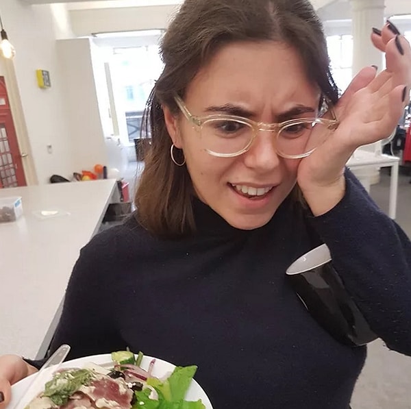 7. Тот момент, когда с вас спадают очки, а обе ваши руки заняты