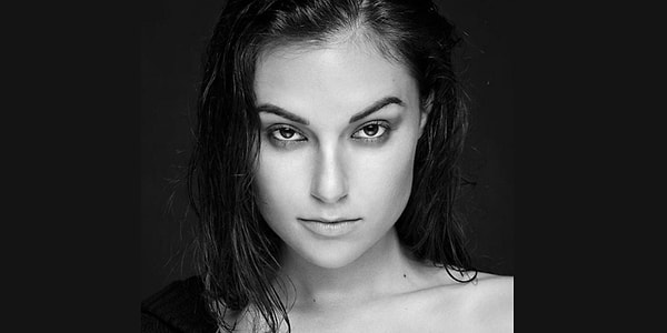 4. Сколько лет этой девушке?