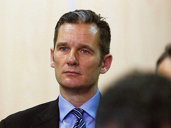 10. Этот сидящий на скамье подсудимых мужчина виновен или нет?