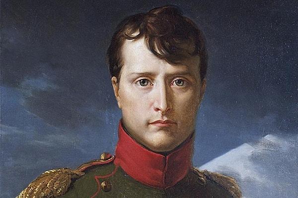 Napolyon'un esas olarak ön plana çıkmaya başlaması ise Fransız İhtilali sonrasındaki Koalisyon Savaşları sırasındadır.
