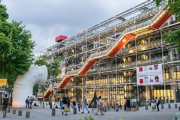 19. Modern duruşuyla bütün dikkatleri üzerine çeken Pompidou Center...