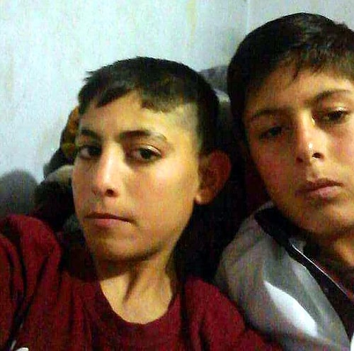 14 yaşındaki Harun ve 12 yaşındaki Ali Tekdağ kardeşler ile 14 yaşındaki kuzenleri Hüseyin Tekdağ, yakınları tarafından pamuk tarlasında hareketsiz bulundu.