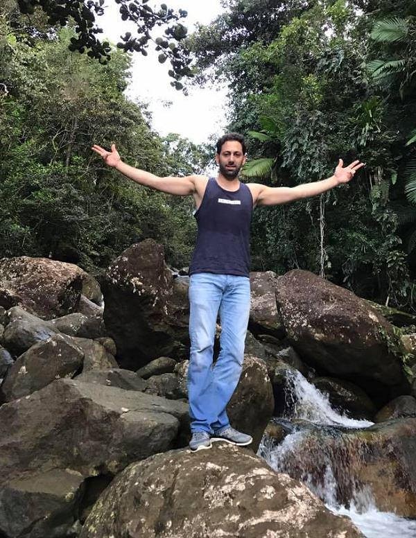 "Значит, ты с не тем человеком. Если ты хочешь мужчину, который даст тебе деньги ни за что, то ты попала не по адресу."