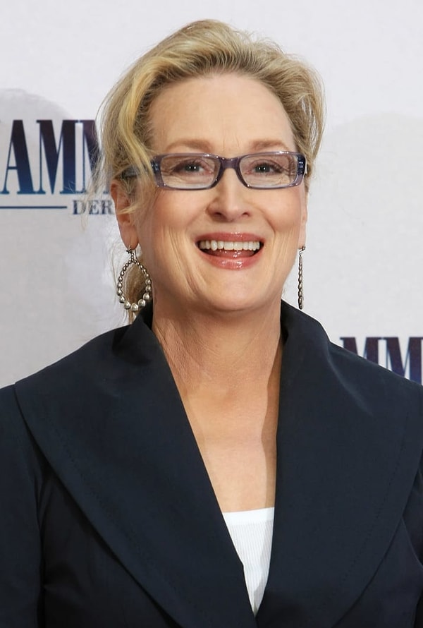 11. Лили Джеймс сыграет молодую Донну.