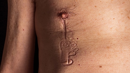 İnsan Bedenlerine 3 Boyutlu Baskıları Damgalayarak Yaratılan Anmasyon: Hey Pressto