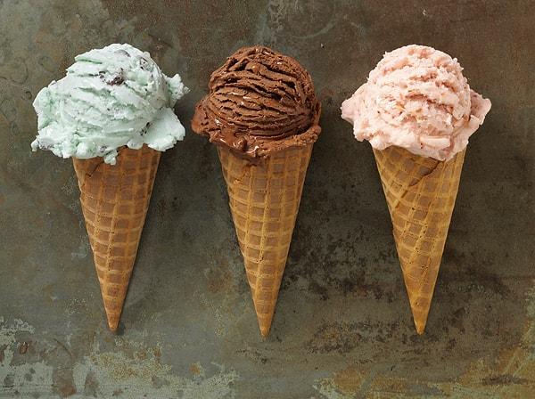 7. Dondurmaların tabii ki hiçbiri gerçek değil. Tereyağıyla şekil verilip renklendirici kullanılıyor.