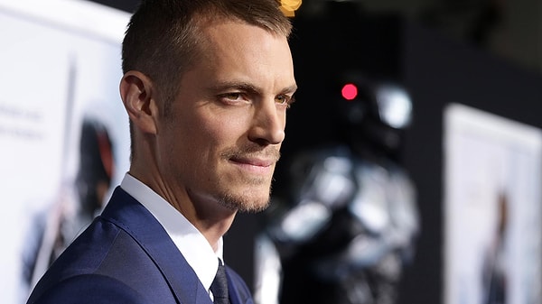 1. Юэль Киннаман смотрел видео с пытками и обезглавливанием