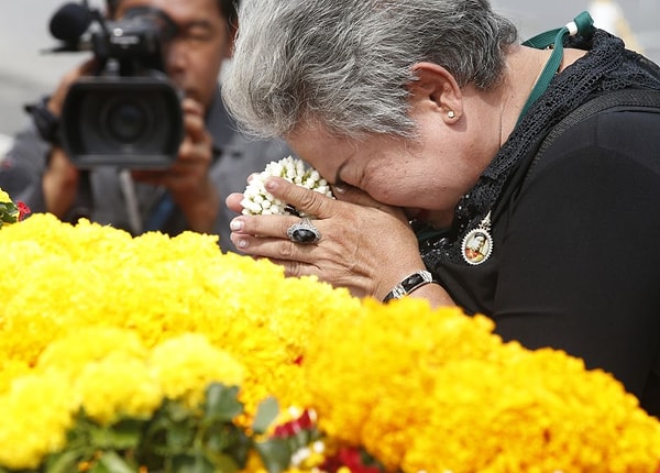 Günlerce sürecek olan tören, sene içinde de yas tutma olarak devam edecek. Ayrıca Bhumibol'un oğlu Kral Maha Vajiralongkorn için taç giyme töreninin de 2017 sonlarında yapılması bekleniyor.