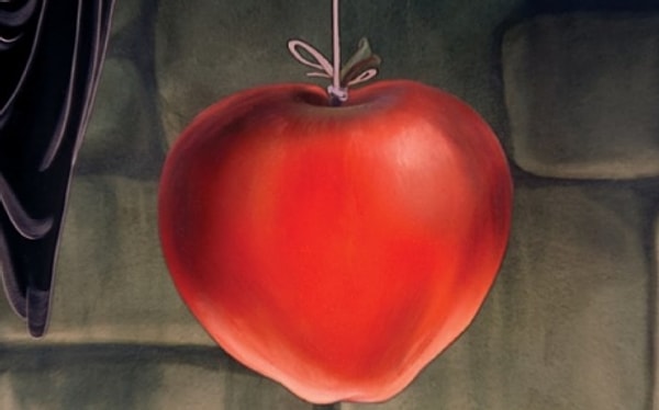 10. Отравленное яблоко из "Белоснежки и семь гномов"