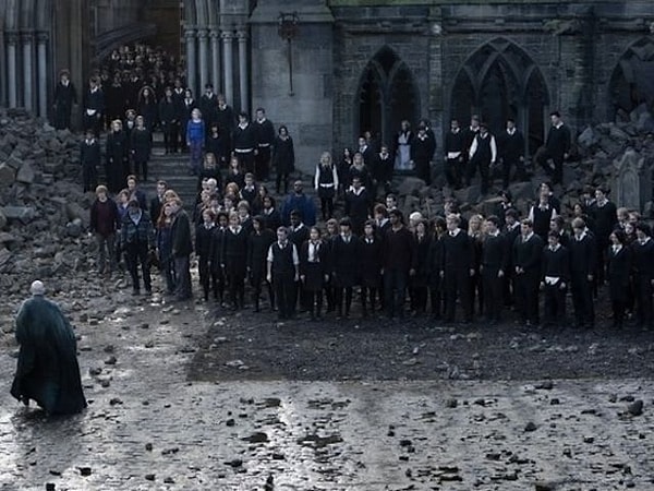 14. Кто из этих персонажей выжил в Битве за Хогвартс?