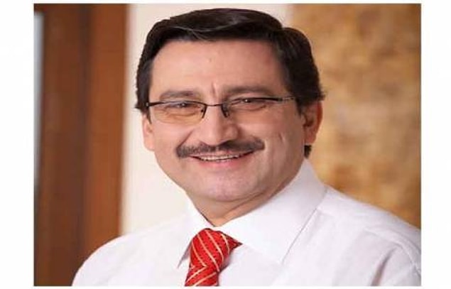 1. Gülüşü her ne kadar aynısı olmasa da Keçiören Belediye Başkanı Mustafa Ak