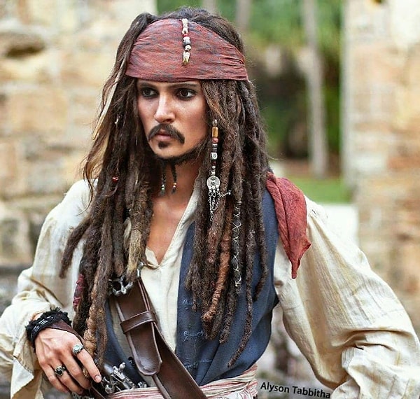 8. Нет, ребята, это не Джонни Депп - это Элисон Табита в образе капитана Джека Воробья!