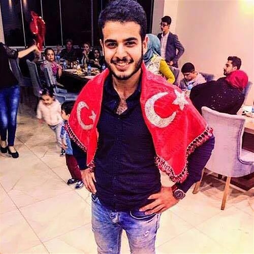 Er Parhan'ın 21 yaşında olduğu, terhisine sayılı günler kaldığı ve 17 gün sonra baba evine döneceği öğrenildi.
