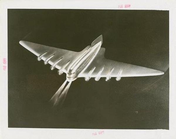 11. 1939 New York World's Fuarı'nda öngörülen sekiz motorlu 'geleceğin uçağı'.